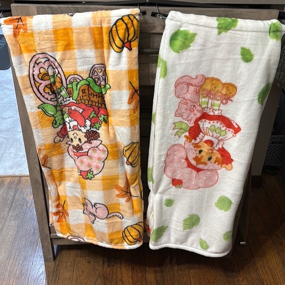 NEW Strawberry Shortcake Pumpkin Halloween AND Fall Throw Blankets Bundle - Picture 7 of 8